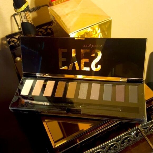 Profusion eyeshadow kit - Picture 1 of 2